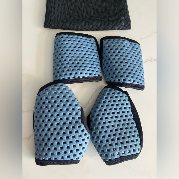 YOGA PAWS Non-Slip Gloves and Socks - Picture 3 of 4